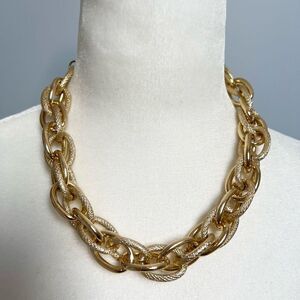 Gold tone chunky link necklace